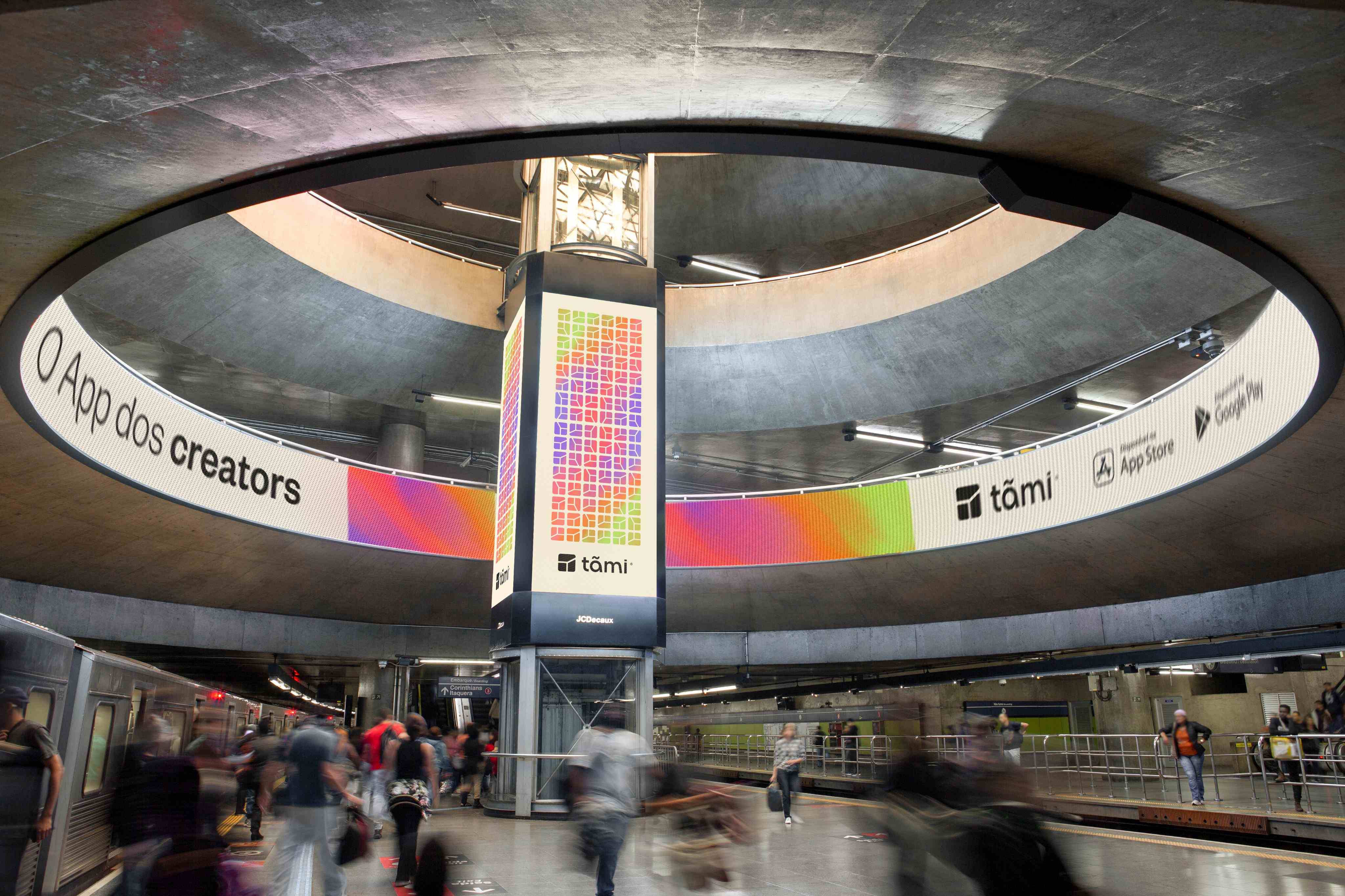 Tãmi campaign in metro station - O App dos creators
